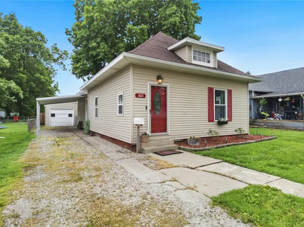 1821 Oak Ave, Mattoon, IL 61938