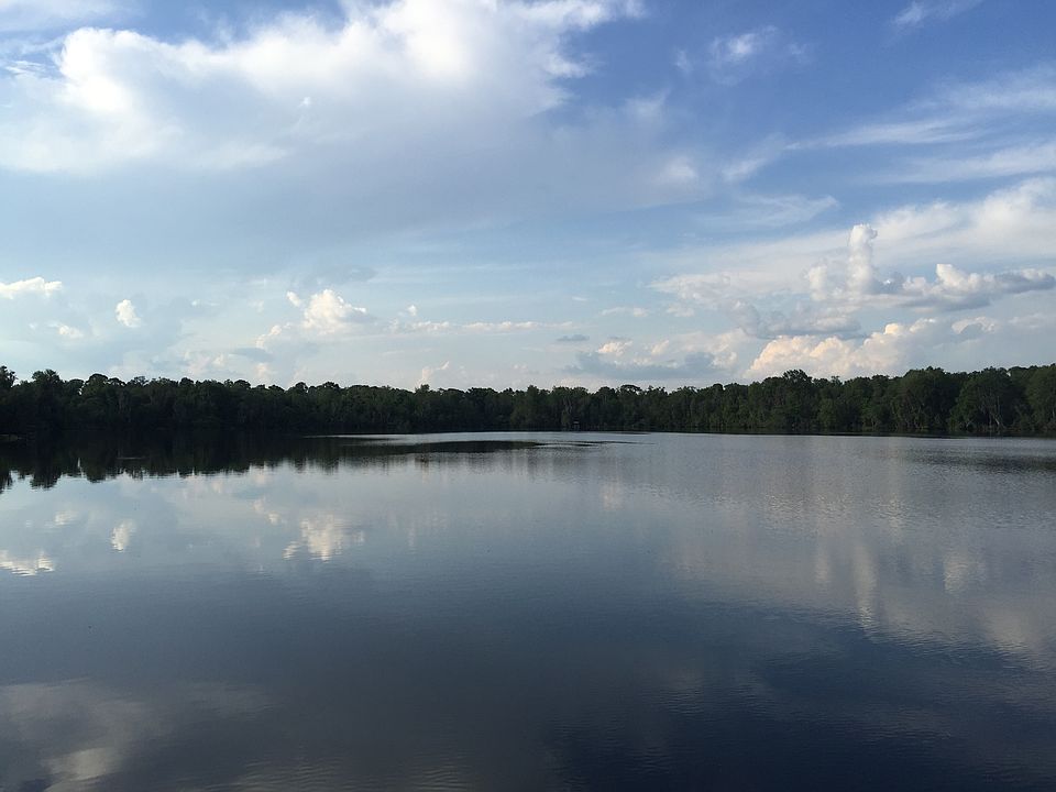 200' of lake Frontage