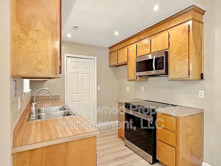 105 Pryors Ln — Photo 21