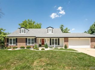 332 Meadowbrook Dr, Ballwin, MO