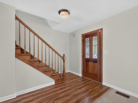 4th image of 1093 Brighton Dr