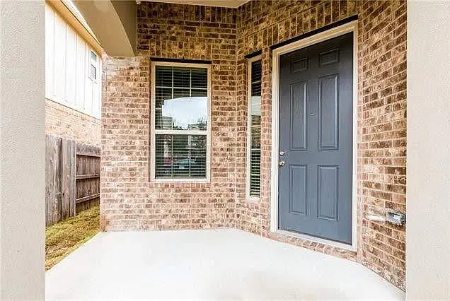 9529 Hunter Ln — Photo 3