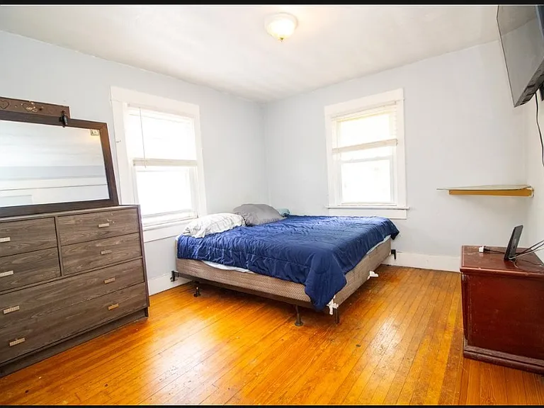 728 Brooklyn Ave — Photo 6