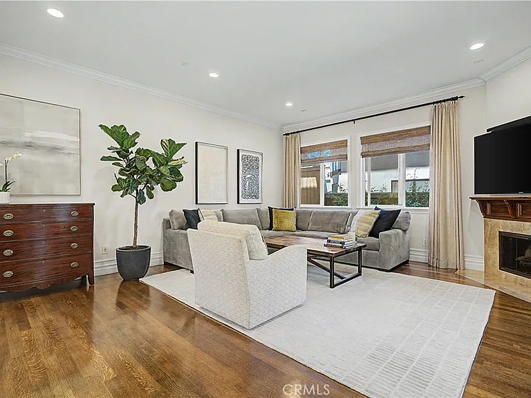 620 35th St — Photo 13
