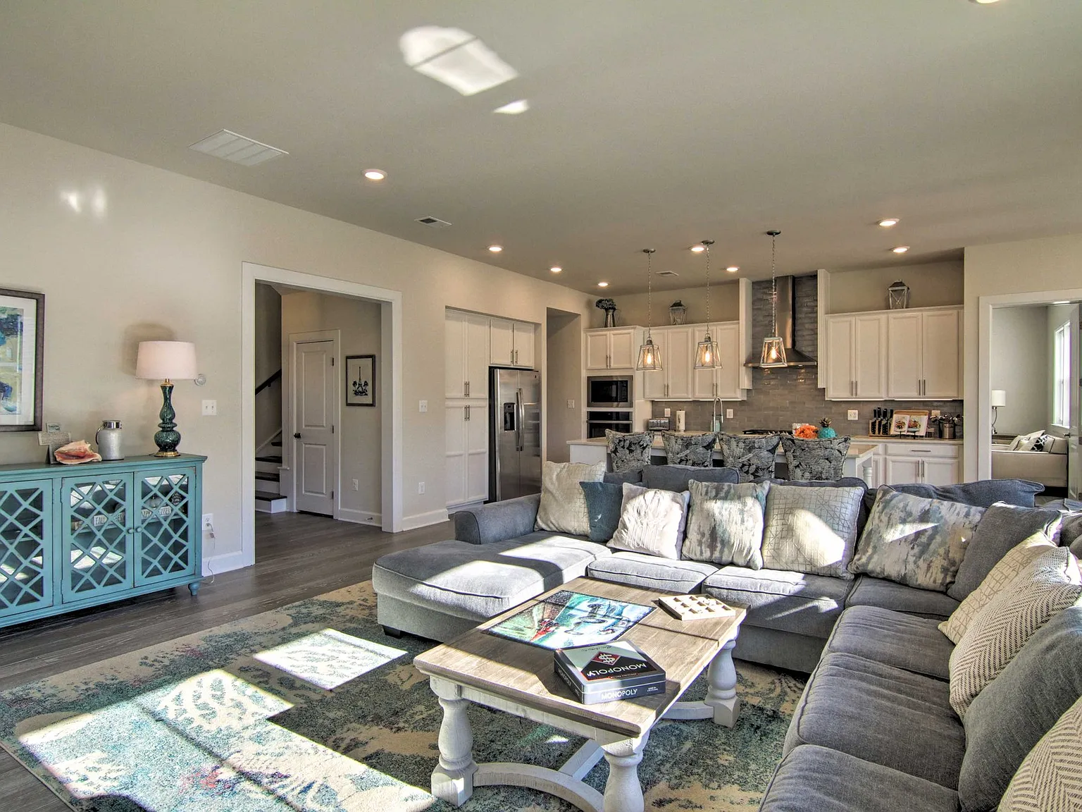 4 bed, 3.5 bath, 3000 sqft, $4,500 — Photo 4