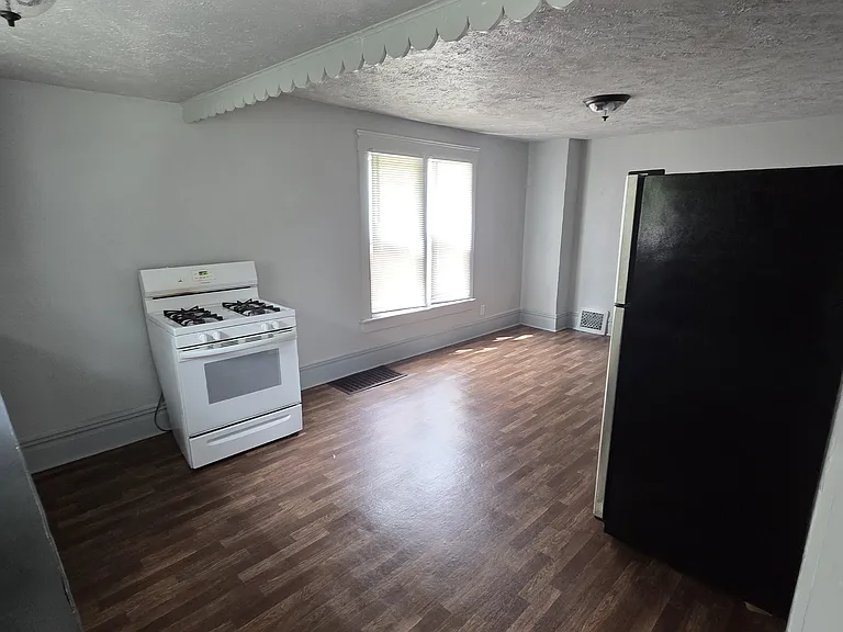 335 McKinley Ct — Photo 6