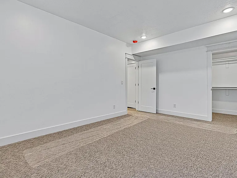 449 E Greenwood Ave — Photo 27