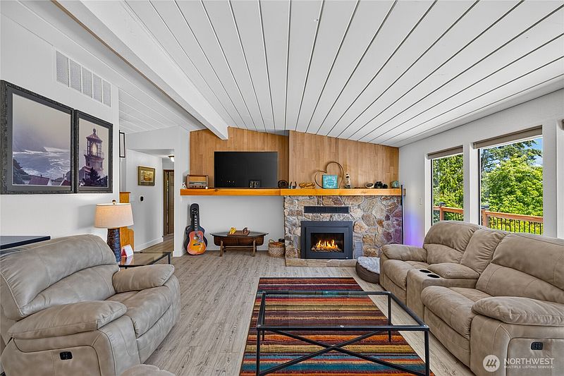 4th image of 421 Umatilla Drive