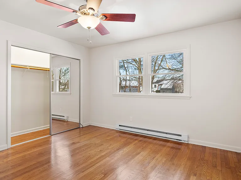 8 Warwick Ave #A — Photo 17