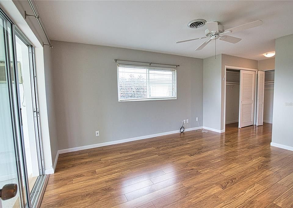 1st image of 1325 Cambridge Dr #1325
