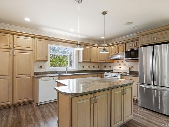 5th image of 24 Inwood Place