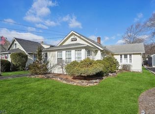 7 Maple Ave, Morris Plains, NJ 07950