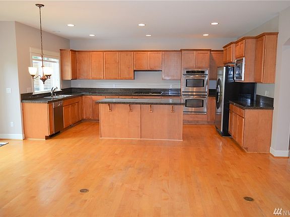 4th image of 2532 33rd Ave NE