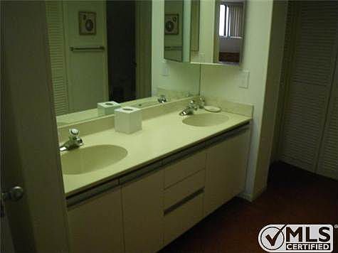 5th image of 600 Ocean Dr APT 7B