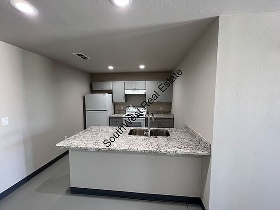 4th image of 1501 W Llano Estacado Blvd #B