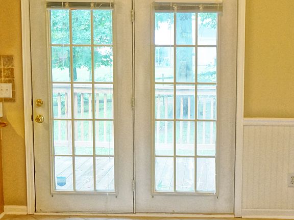 DR opens onto Back Deck