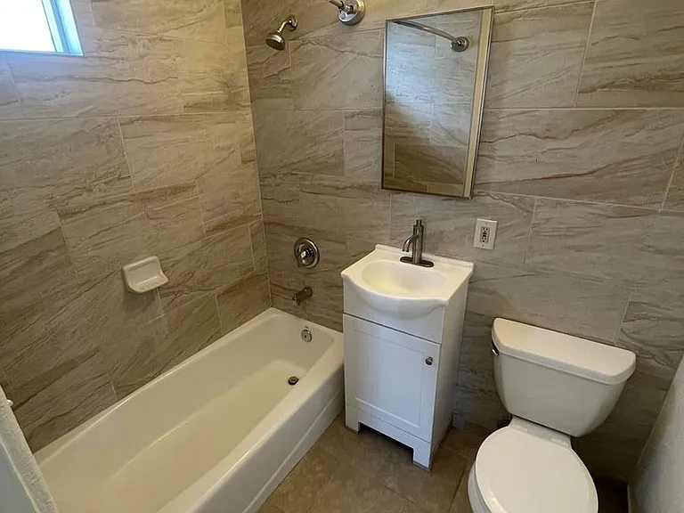 Mission Beach 1Bed 1 Bath steps from the water! — Photo 6