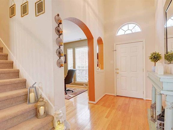 3rd image of 3604 Varden St
