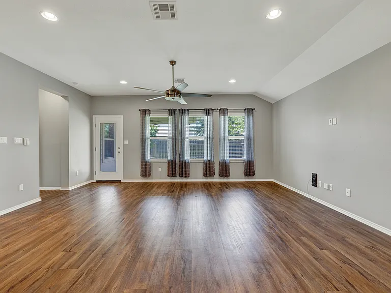 128 Sage Meadows Dr — Photo 3