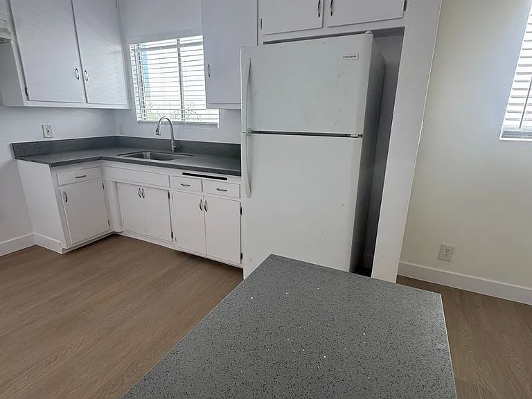11816 Chandler Blvd #11 — Photo 2
