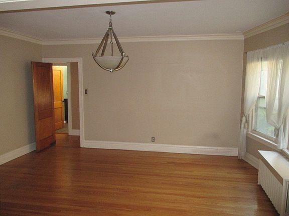3rd image of 904 S Kenilworth Ave