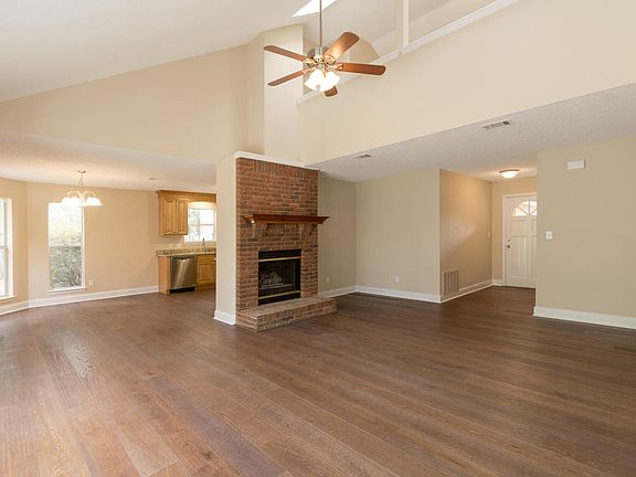 4th image of 4540 Parkwood Ln