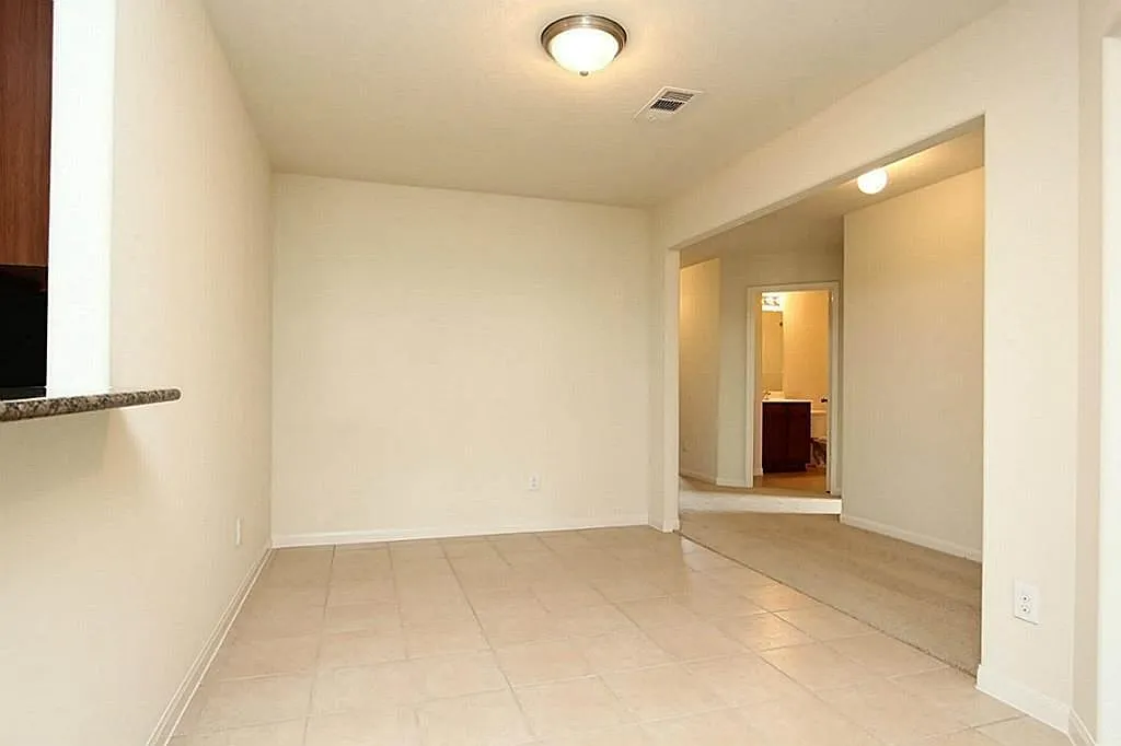 3 bed, 2.0 bath, 1397 sqft, $1,650 — Photo 3