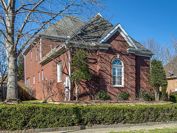2nd image of 275 Noah Dr