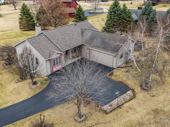 17-130 Edgewater Dr, Lanark, IL 61046