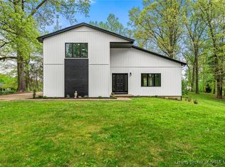 1240 Parkwood Dr NW, Corydon, IN 47112