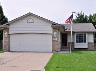 1653 N Prairie Run Cir, Mulvane, KS 67110