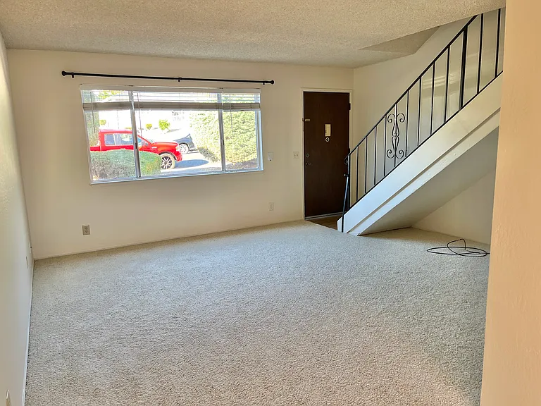 202 E J St #6 — Photo 2