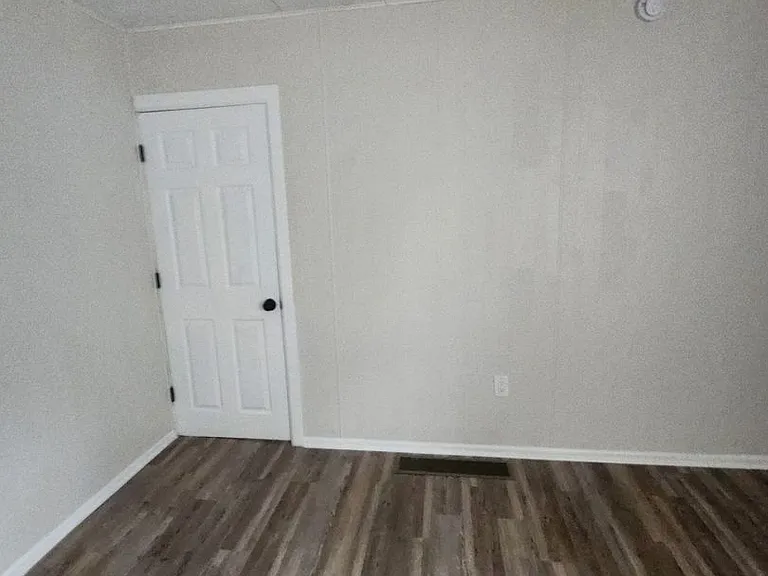 1008 Collier St — Photo 4