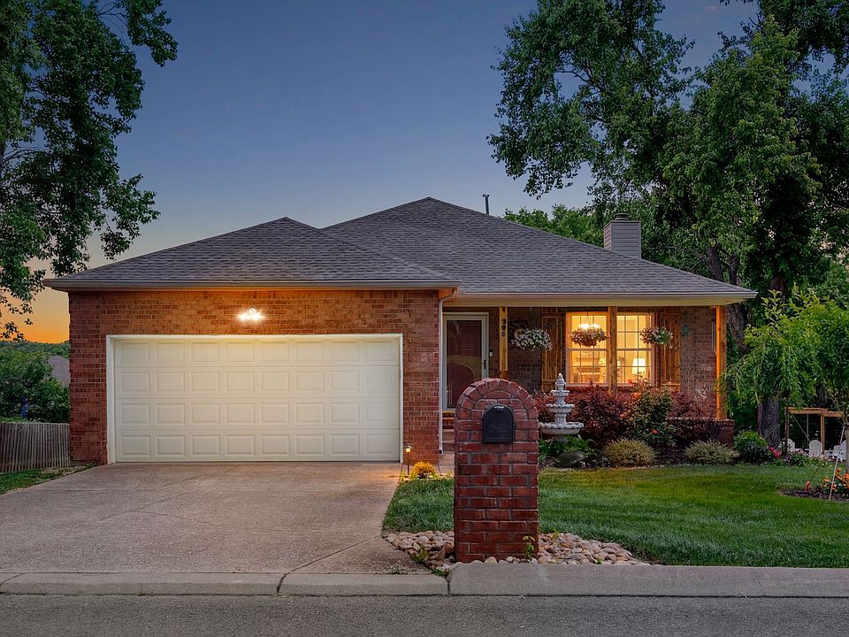 1st image of 205 Waterview Dr
