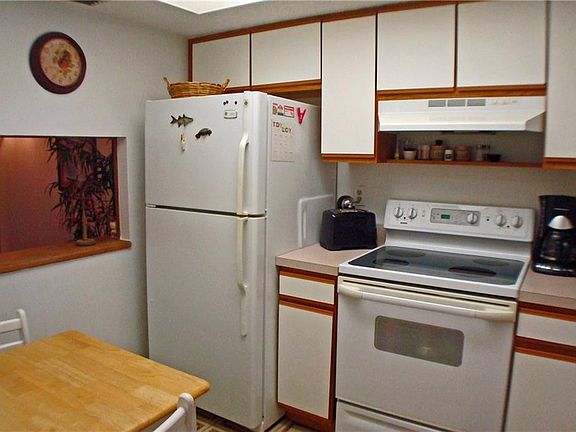 5th image of 3748 Lake Bayshore Dr #505