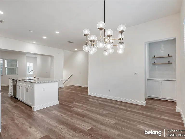 5832 Crespi Way — Photo 9