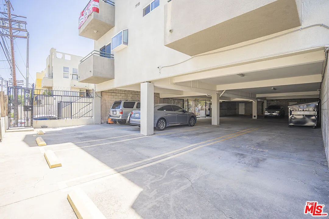 2 bed, 2.0 bath, 1026 sqft, $3,100 — Photo 4