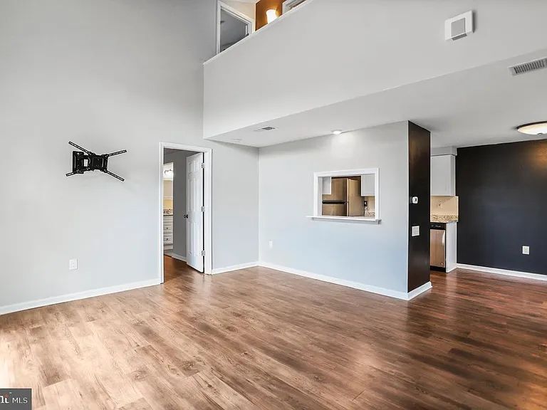 1523 Kensington Dr — Photo 6