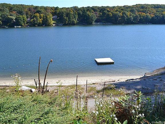 4th image of 13 Candlewood Shr
