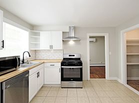 2525 Woodland Dr