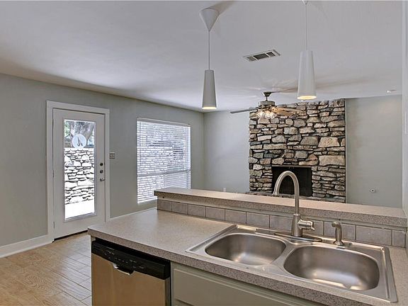 4th image of 2313 La Casa Dr #A