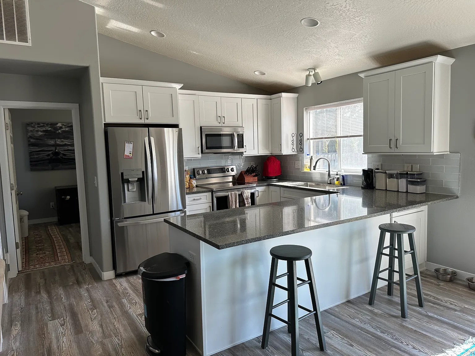 514 Cambridge Ln — Photo 2