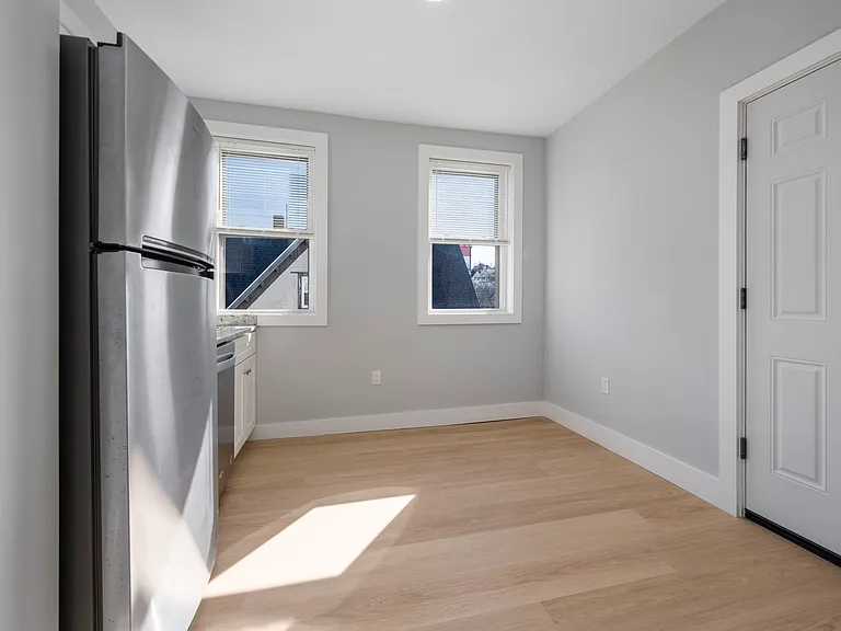 566 Shirley St #6 — Photo 17