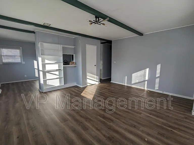 1536 Spring St — Photo 2