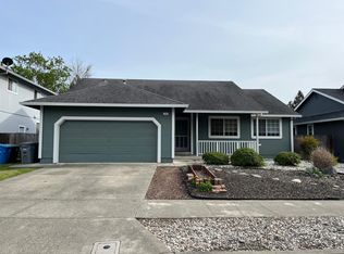 2306 S Hampton Cir, Santa Rosa, CA 95401