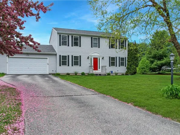 6 Laudone Dr, Bradford, RI 02808