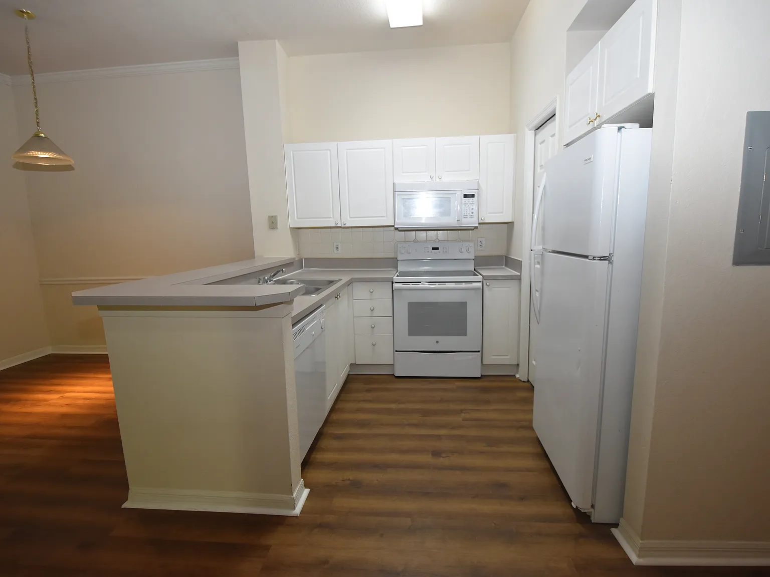 2 bed, 1.0 bath, 961 sqft, $1,650 — Photo 2