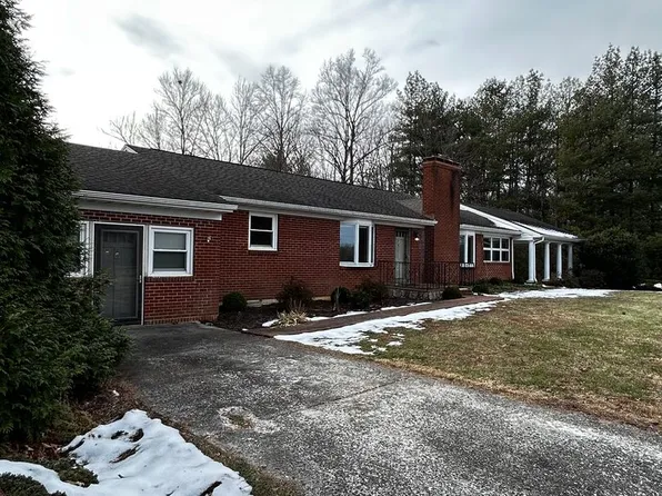 6705 Everett Rd, Forest, VA 24551