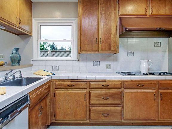 5th image of 2617 Whitney Dr