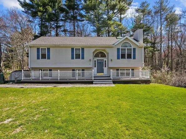 119 Woodview Dr, Taunton, MA 02780